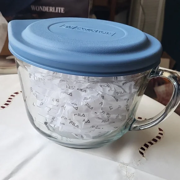 Anchor Hocking 8 cup batter bowl with lid - Picture 1 of 4